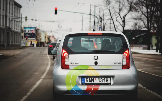 Budějce mají carsharing, ke kterému stačí pouze registrace na mobilu