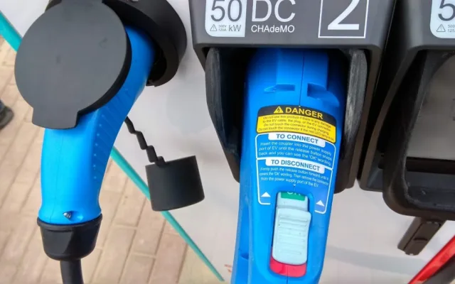 U Globusu ode dneška funguje první dobíječka pro elektromobily v Budějcích
