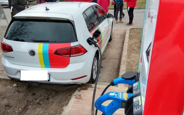 U Globusu ode dneška funguje první dobíječka pro elektromobily v Budějcích