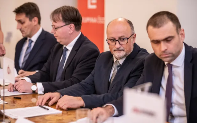 Smlouva je podepsaná. Teplo do Budějc bude posílat Temelín, stavba horkovodu začne na jaře