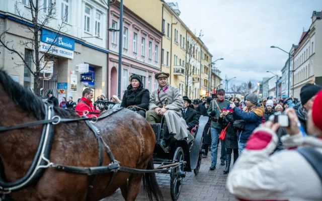 Lidé přivítali na nádraží prezidenta Masaryka. Ne všichni ho ale viděli.