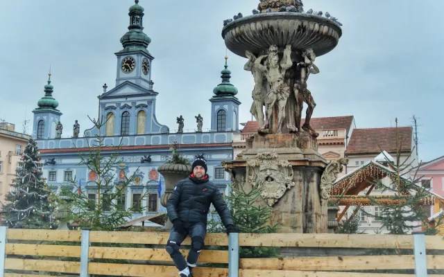 Milan Džuba se učí bruslit.