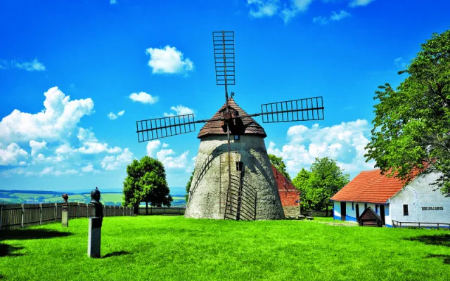 Obliba jižní Moravy z pohledu turistů každoročně stoupá. O kraj vína se zajímají i světová média