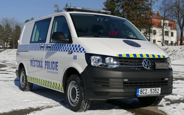 Českobudějovičtí strážníci mají nové auto, použijí ho při odchytu zvířat a opilců