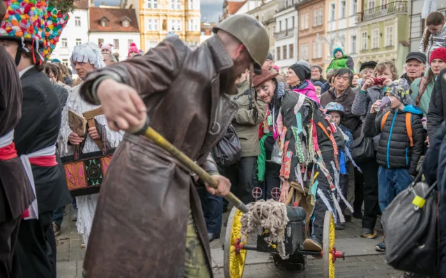 Budějckým náměstím prošel masopustní průvod