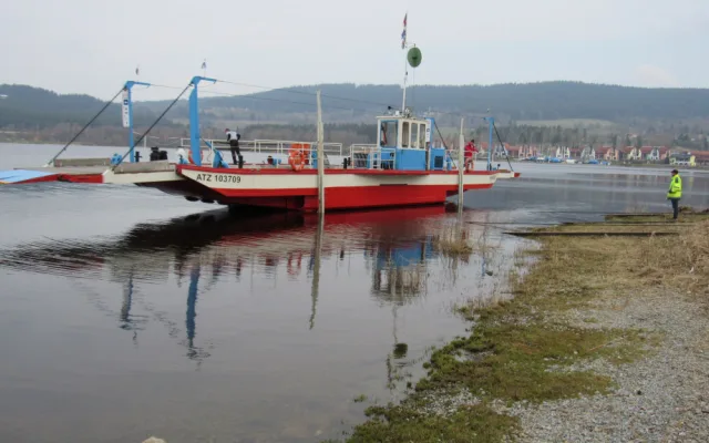 Dnešním dnem začínají na Lipně jezdit přívozy, zima je definitivně pryč
