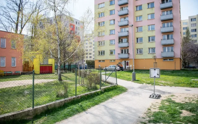 Město opraví chodníky v Dlouhé ulici. Opravy vyjdou na 635 tisíc korun