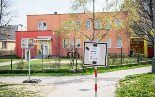 Město opraví chodníky v Dlouhé ulici. Opravy vyjdou na 635 tisíc korun