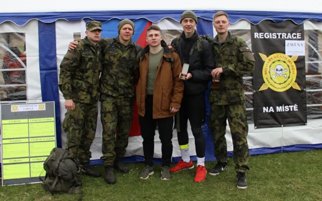 Studenti vysoké vojenské školy z Brna ušli trasu dlouhou 75 kilometrů.