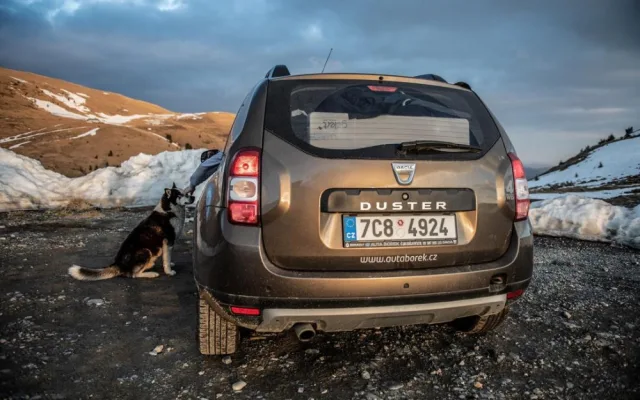 SUV nebylo nikdy dostupnější. Duster obstál na jihočeských silnicích i v rumunských horách.