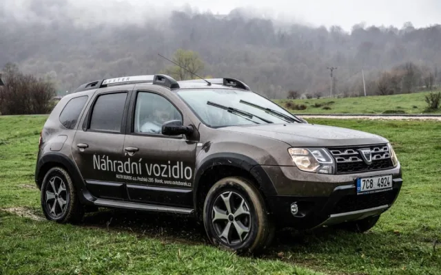 SUV nebylo nikdy dostupnější. Duster obstál na jihočeských silnicích i v rumunských horách.