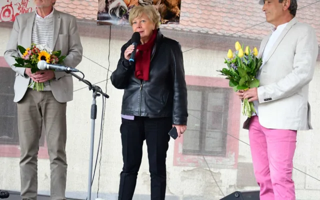 Hejtmanka Ivana Stráská s Tomášem Jirsou (vlevo) a ředitelem zoo.
