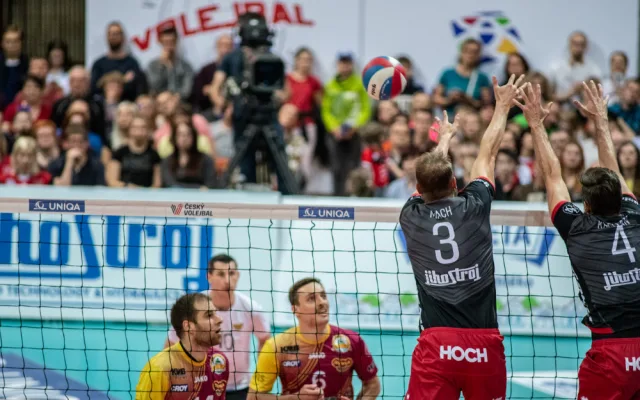 Tři tisíce fanoušků hnaly Jihostroj za titulem. Volejbalisté po dvou letech vrátili titul na domácí půdu