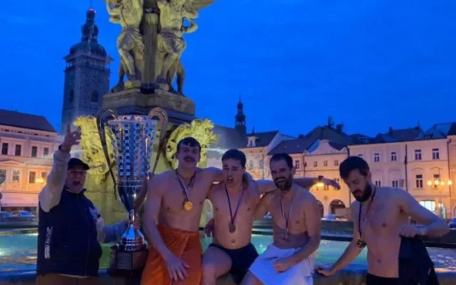 Jihostroj oslavil desátý titul velkolepě, slavilo se tři dny