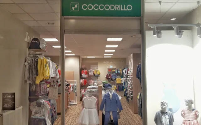 Nově otevřená prodejna s dětským oblečením Coccodrillo