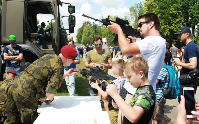Dětský den můžete strávit na výstavišti s vojáky a Bambifestem