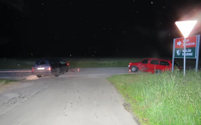 Při dopravní nehodě v Roudném se zranilo osm lidí