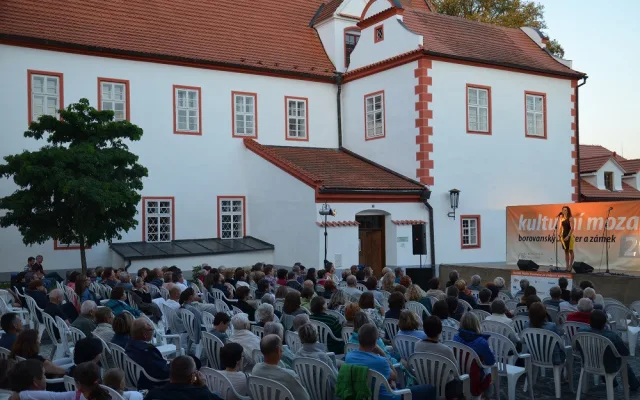 Nádvoří pódium 2