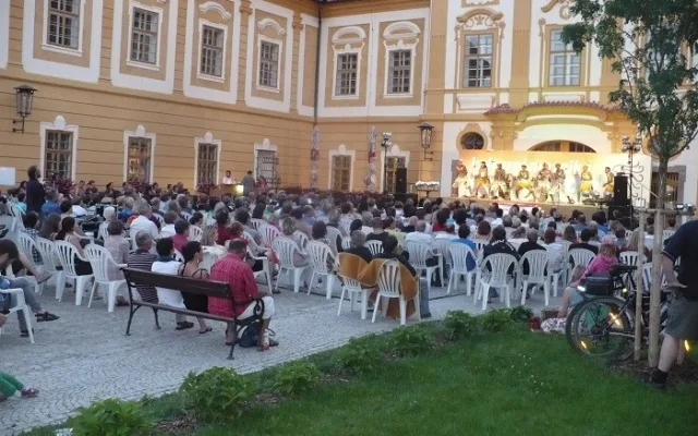 Nádvoří kláštera (4)