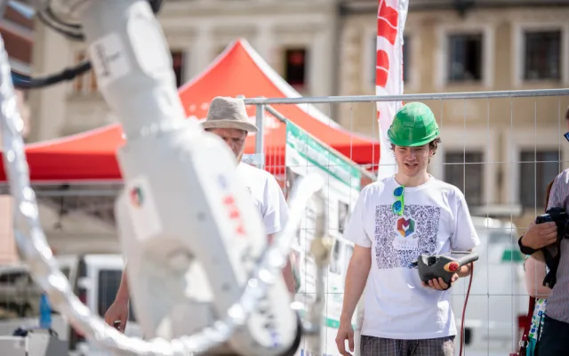 V Budějcích začal sochařský festival, sochy tiskne i robot