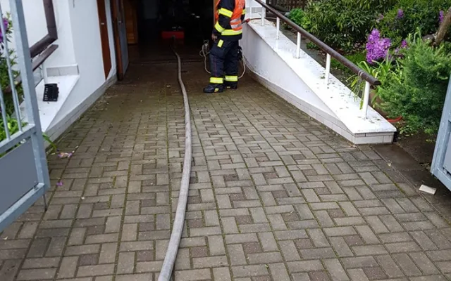 Jihem se prohnaly bouřky a kroupy. Hasiči evakuovali lidi z rodinného domu