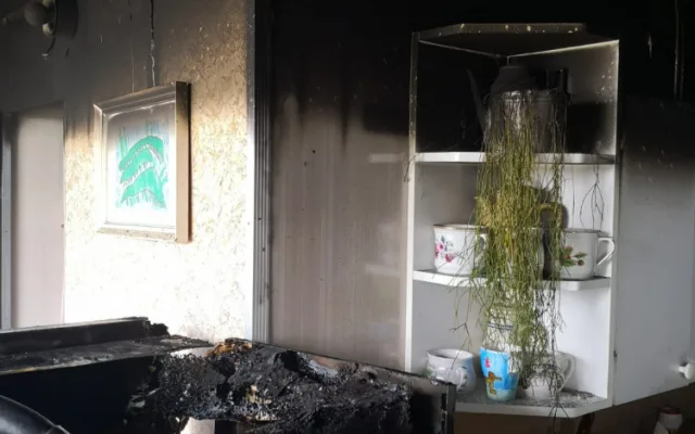 V paneláku v ulici Jana Buděšínského hořel byt. Škoda se vyšplhala ke sto tisícům