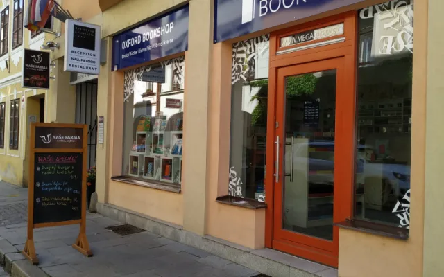 Kvalitní cizojazyčnou literaturu nakupují Budějčáci už rok v Oxford Bookshop