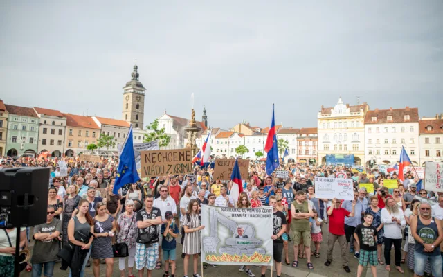 Budějcké náměstí znovu zaplnily stovky lidí