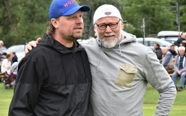 Ve Strunkovicích se v neděli představí tým hvězd, kopačky nazují i hokejisté Motoru