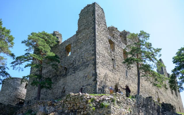 Na Helfenburku padla poslední klapka. Natáčení pohádky Zakleté pírko jde do finále