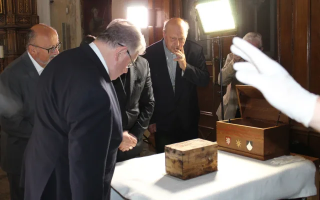 V Budějcích vyzvedli ostatky zpovědníka Přemysla Otakara II.