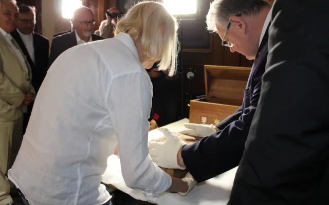 V Budějcích vyzvedli ostatky zpovědníka Přemysla Otakara II.