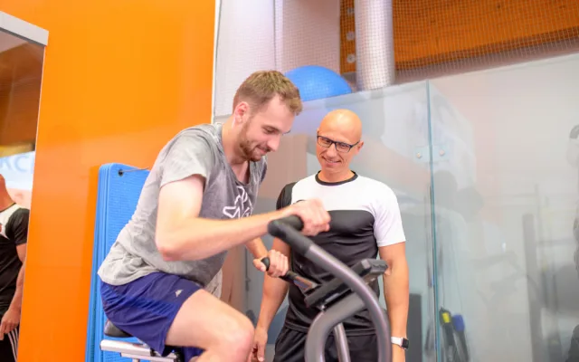 Hokejisté Motoru se intenzivně připravují na další sezónu. Kondičku nabírají ve Sportcentru Delfín