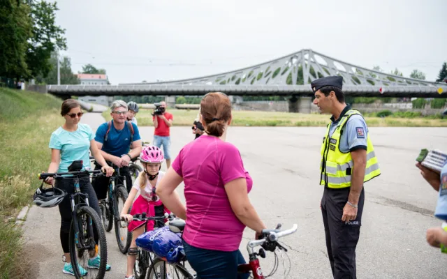 Policisté v Budějcích se dnes zaměřili na cyklisty a jejich bezpečnost