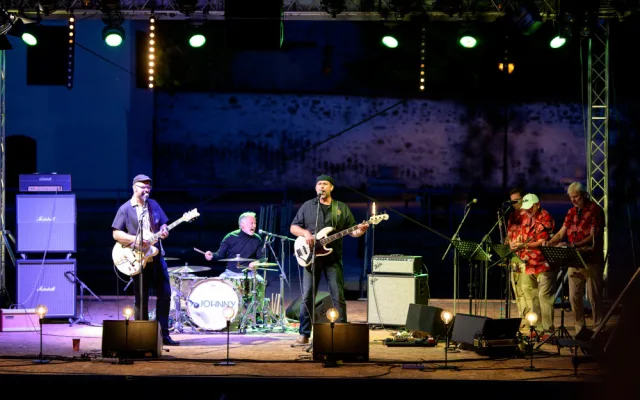 Na Slepém rameni ještě zahraje profesionální big band, a capella a Monika Absolonová