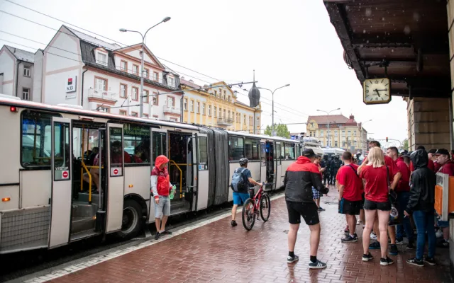 Sparťanští fanoušci dorazili do Budějc. Příjezd se obešel bez komplikací