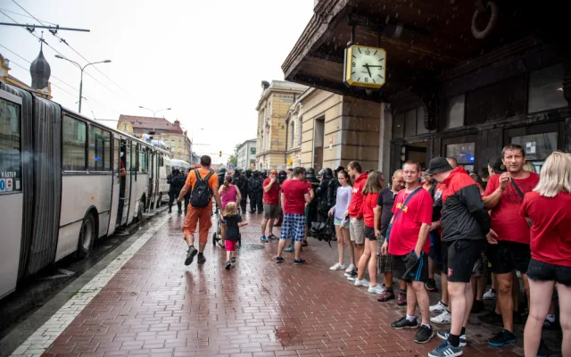 Sparťanští fanoušci dorazili do Budějc. Příjezd se obešel bez komplikací