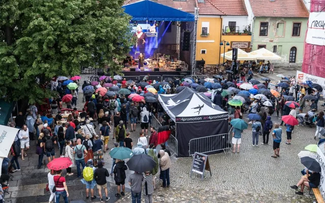 Na Piaristickém náměstí proběhl devátý ročník jihočeského jazzového festivalu