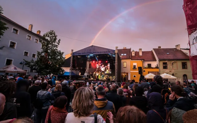 Na Piaristickém náměstí proběhl devátý ročník jihočeského jazzového festivalu