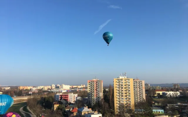 Balóny zahájily sezónu. Poslední březnový den letěly do Novohradských hor