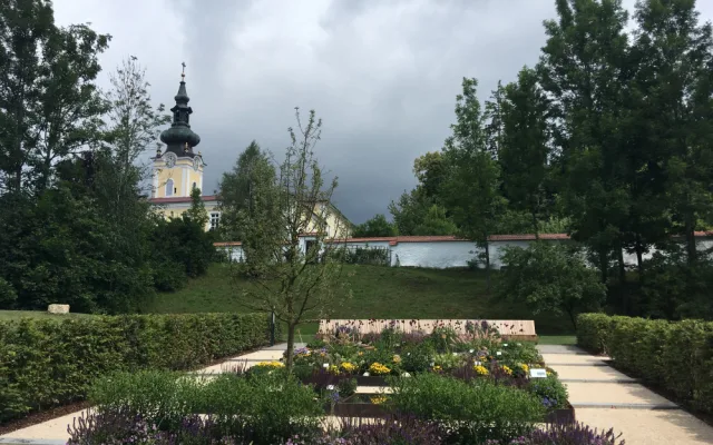 Krásná hornorakouskou výstavu Bio.Garten.Eden se vyplatí navštívit i víckrát. Květiny se obměňují dle sezóny