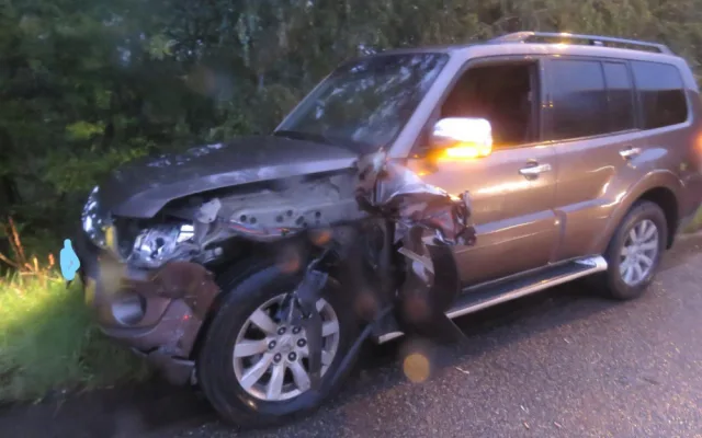 Z cisterny na Okružní vytekl horký asfalt, škoda přesahuje milion