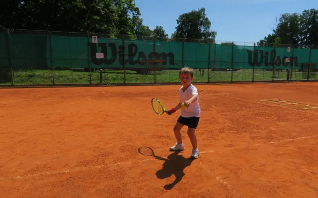 Budějcký tenisový klub LTC Tonstav – Service pořádá 3. září od 17 hodin nábor pro nejmenší zájemce.