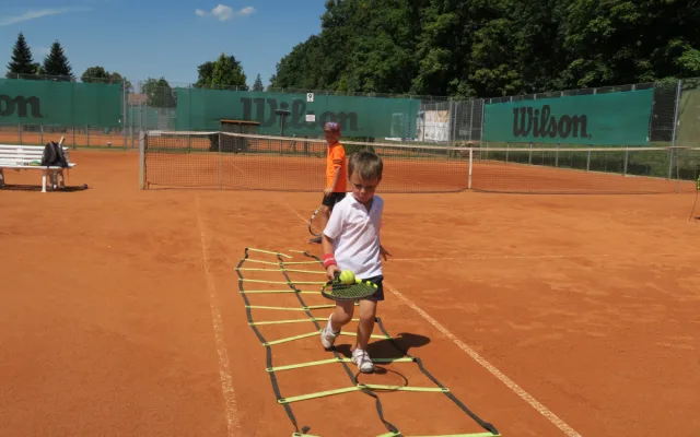 Budějcký tenisový klub LTC Tonstav – Service pořádá 3. září od 17 hodin nábor pro nejmenší zájemce.