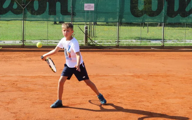 Budějcký tenisový klub LTC Tonstav – Service pořádá 3. září od 17 hodin nábor pro nejmenší zájemce.