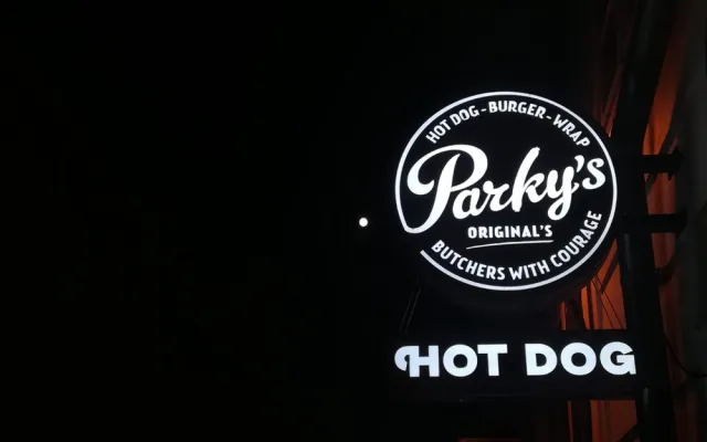 Oblíbený hot dog můžete ochutnat v novém fast foodu Parky's