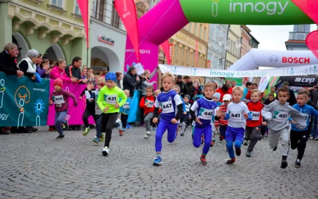 Night Run a Avon běh finišují, běží do Českých Budějovic