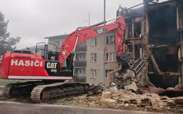 Domy v Lenoře, které nezasáhl požár, nečeká demolice