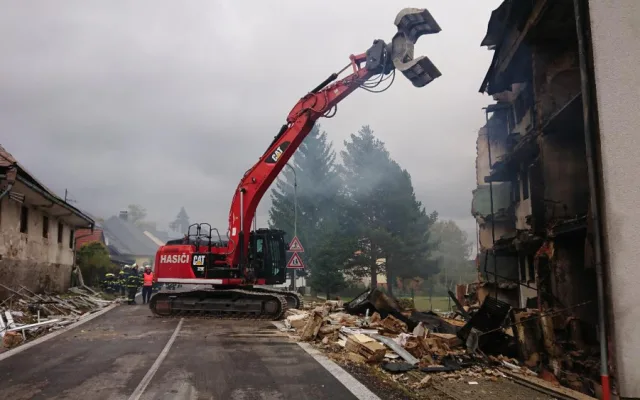 Domy v Lenoře, které nezasáhl požár, nečeká demolice