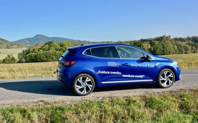 Kompaktní i svižné. Pátá generace Renaultu Clio osloví i sportovně naladěné zájemce.